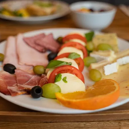 Unique Pearl Hotell 4*